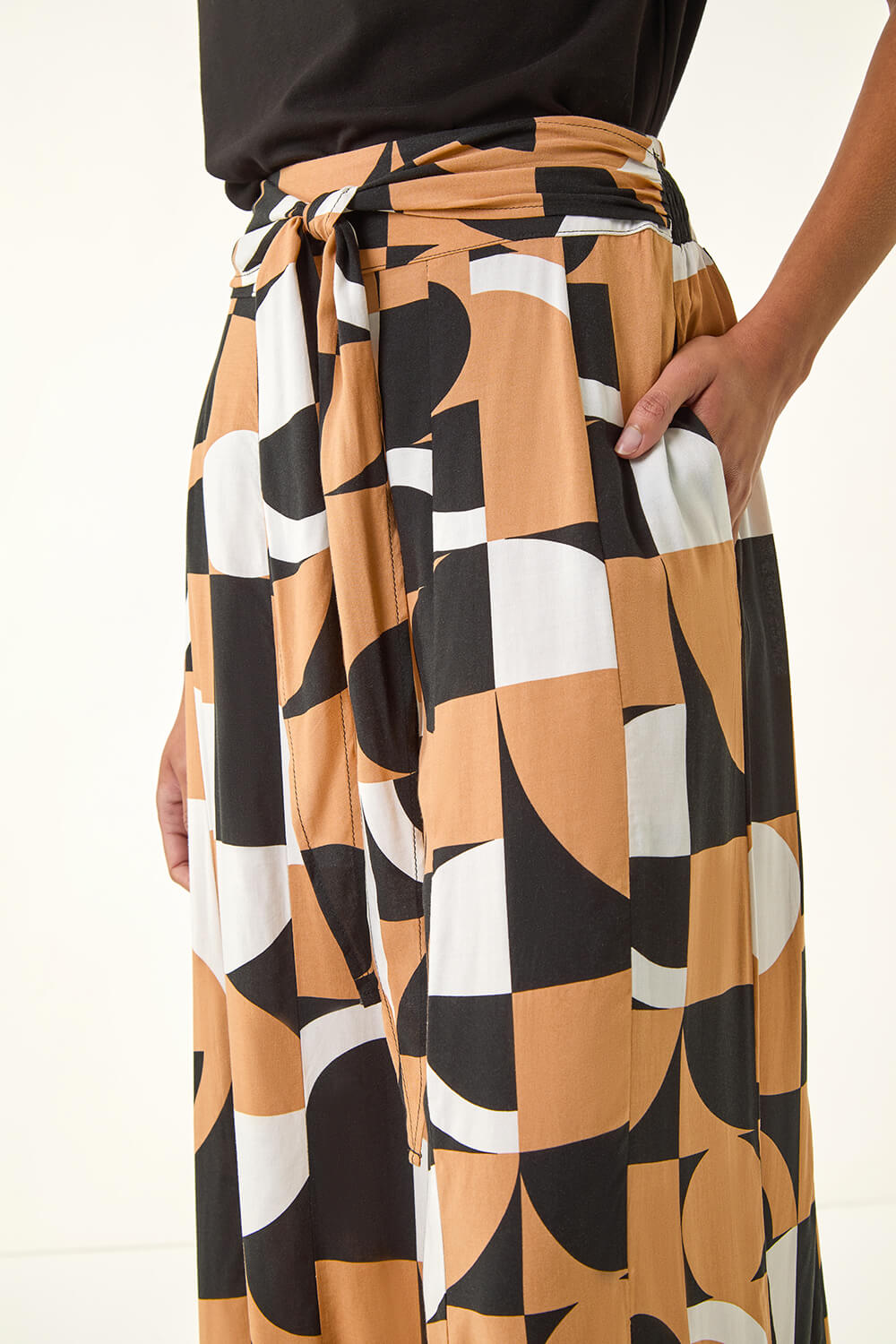 Geometric Print Tie Waist Stretch Trouser