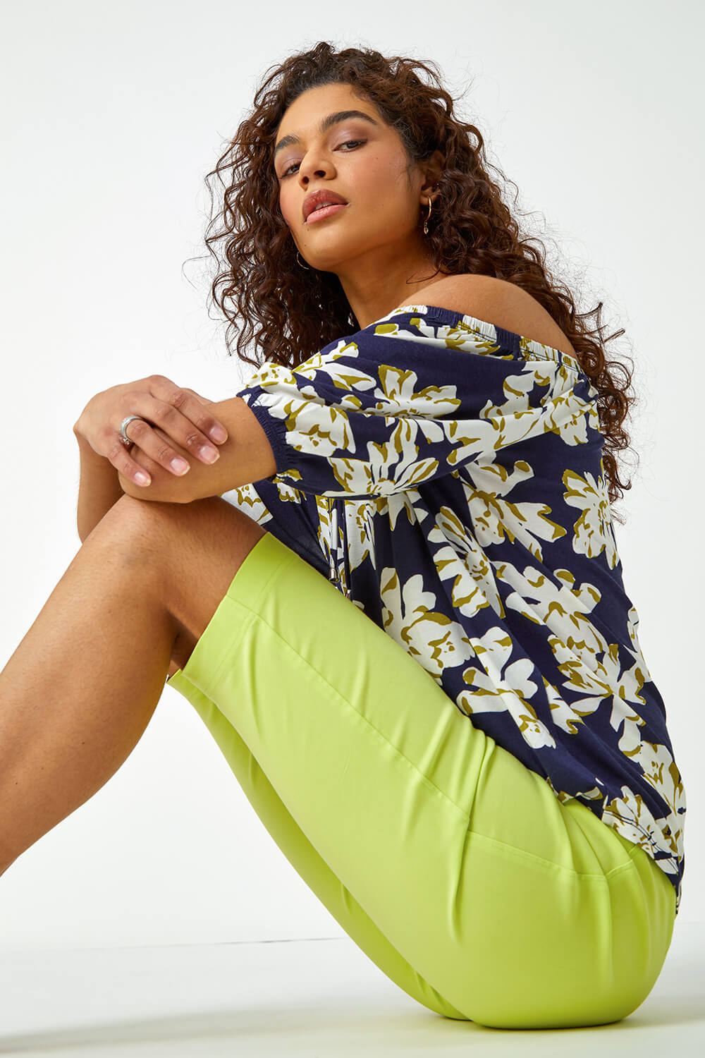 Elastic Waist Knee Length Stretch Shorts